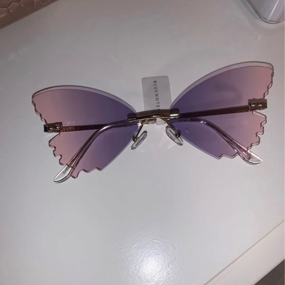 Butterfly Shaped Sunglasses - Picture 2 of 2